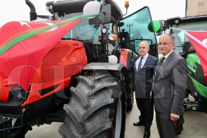 Vali Erol, ORK�Y Projesi Kapsam�nda Trakt�r Da��t�m Program�na Kat�ld�